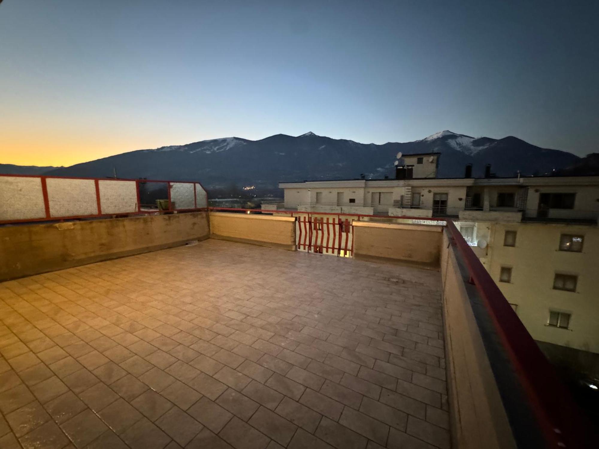 Attico - Terrazza Su Castello Διαμέρισμα Castel Di Sangro Εξωτερικό φωτογραφία